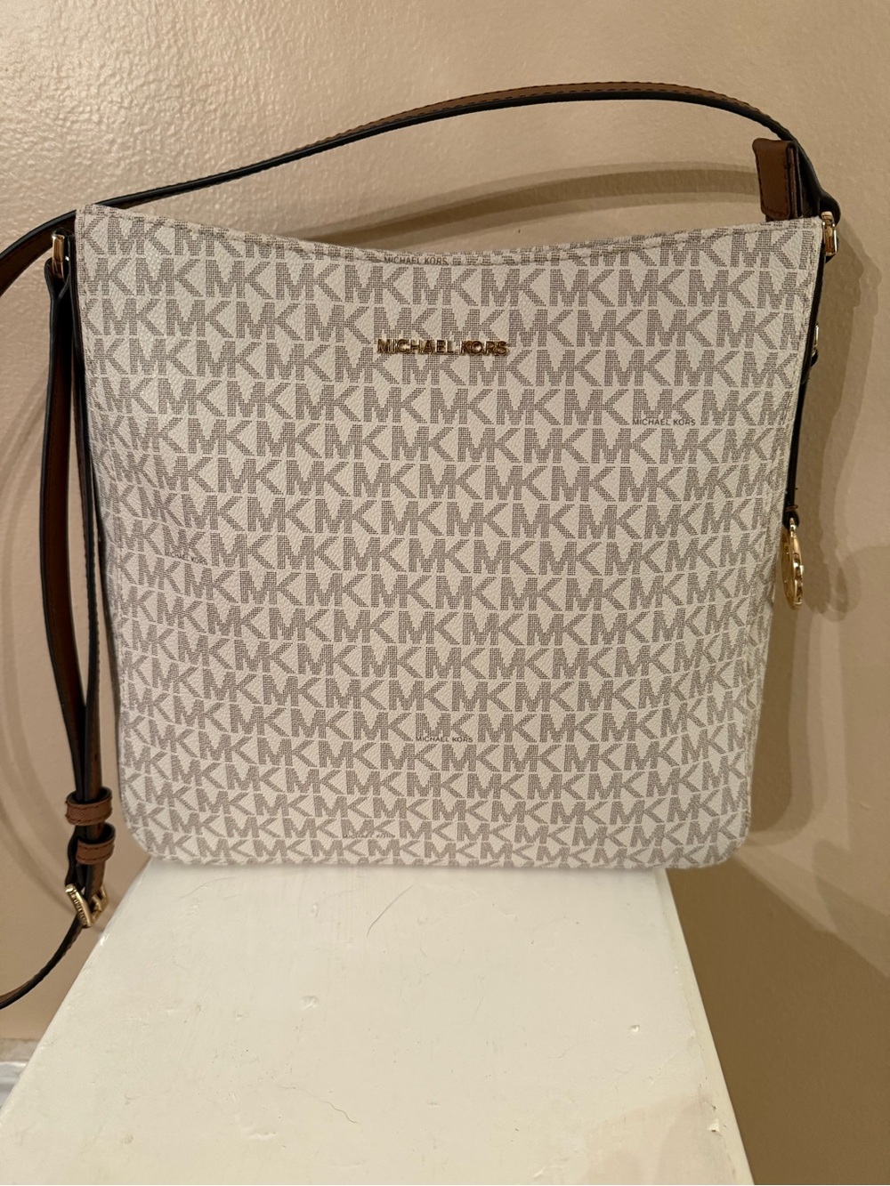 Michael Kors Jet Set Travel Large Messenger bag w/Crossbody Strap EUC